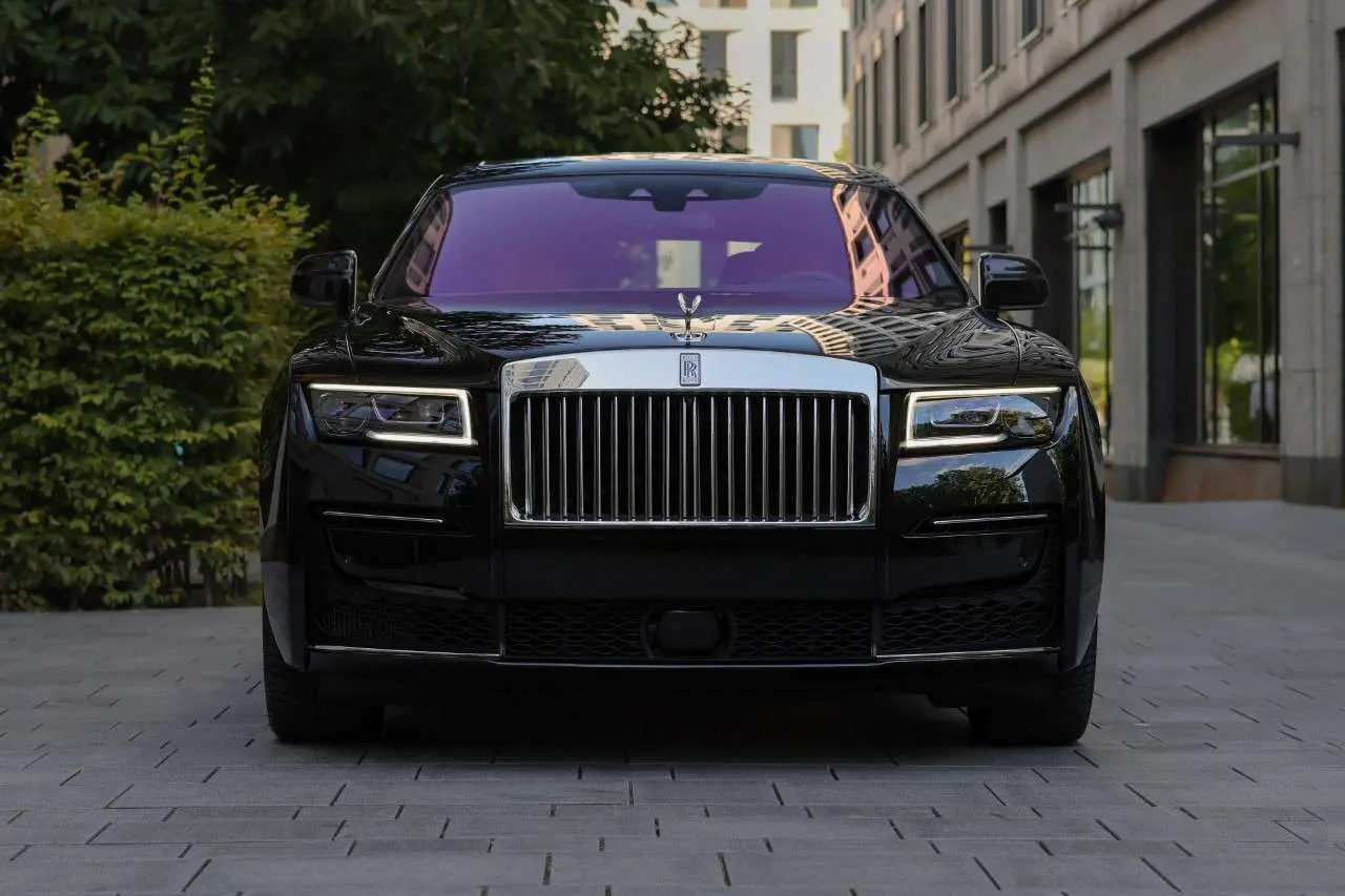 Rolls Royce Ghost Black 2023 394A0479 1920x1281 Photoroo