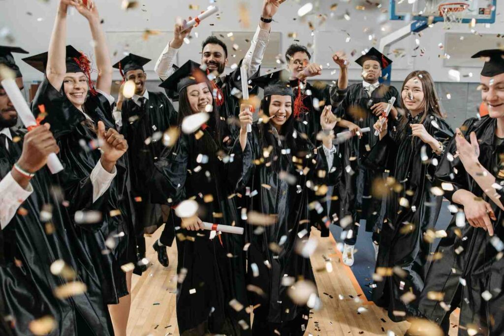 Graduation Limos pexels pavel danilyuk 7944238