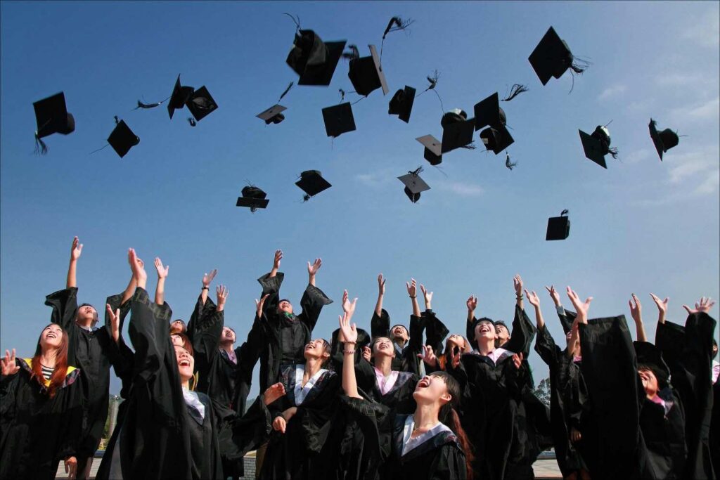 Graduation Limos pexels pixabay 267885