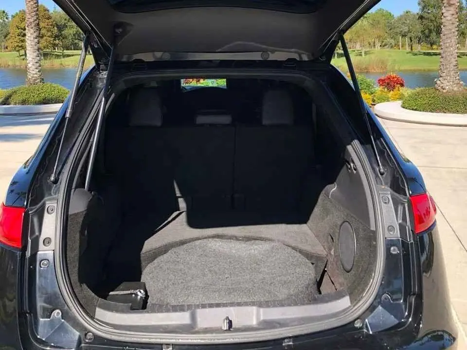 Lincoln MKT Executive Stretch photo 2025 02 04 01 10 14 e1753146107175