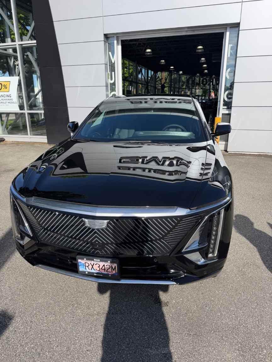 Premium Black Cadillac LYRIQ 2026 Premium Black Cadillac LYRIQ 2026